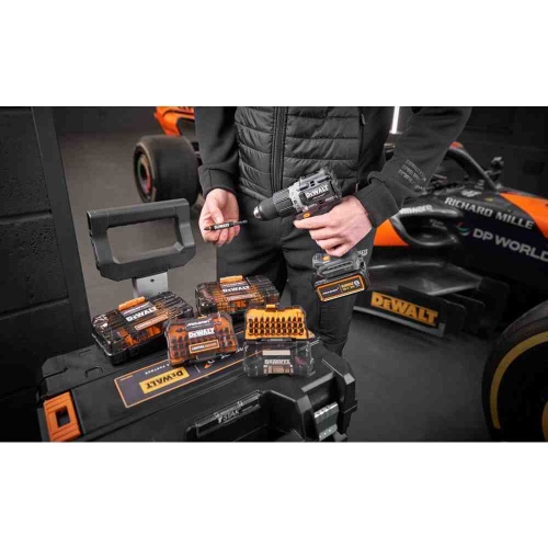 Набор бит и торцевых головок DEWALT McLaren Limited Edition DT70782, с торсионным адаптером, 33 шт., в кейсе (DT70782-QZ) фото 4 Набор бит и торцевых головок DEWALT McLaren Limited Edition DT70782, с торсионным адаптером, 33 шт., в кейсе (DT70782-QZ) фото 4