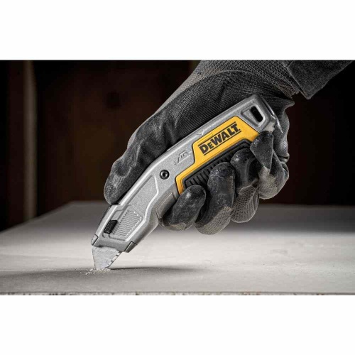 Нож DEWALT DWHT10054-0, с выдвижным лезвием фото 4