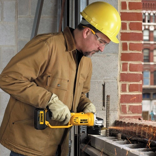 Аккумуляторная угловая шлифмашина DEWALT DCG412M2, 18 В, 125 мм, 7000 об/мин, с 2 АКБ 4 Ач и ЗУ, в кейсе (DCG412M2-QW) фото 2 Аккумуляторная угловая шлифмашина DEWALT DCG412M2, 18 В, 125 мм, 7000 об/мин, с 2 АКБ 4 Ач и ЗУ, в кейсе (DCG412M2-QW) фото 2