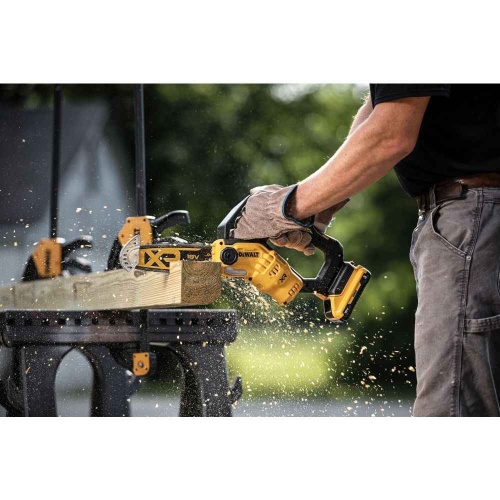 Аккумуляторная цепная пила DEWALT DCMPS520P1, 18 В, 20 см, 8.6 м/с, с АКБ 5 Ач и ЗУ (DCMPS520P1-QW) фото 7 Аккумуляторная цепная пила DEWALT DCMPS520P1, 18 В, 20 см, 8.6 м/с, с АКБ 5 Ач и ЗУ (DCMPS520P1-QW) фото 7