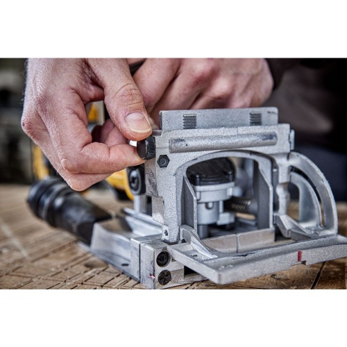 Аккумуляторный ламельный фрезер DEWALT DCW682NT, 18 В, 8000 об/мин, без АКБ и ЗУ, в кейсе TSTAK (DCW682NT-XJ) фото 3 Аккумуляторный ламельный фрезер DEWALT DCW682NT, 18 В, 8000 об/мин, без АКБ и ЗУ, в кейсе TSTAK (DCW682NT-XJ) фото 3