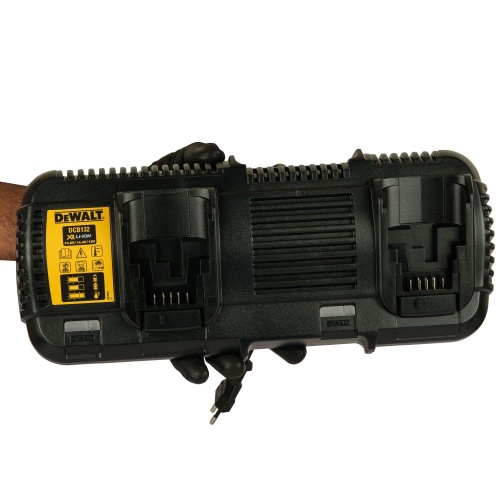 Зарядное устройство DEWALT DCB132, 12/14.4/18/54 В, 2x4 A (DCB132-QW) фото 4