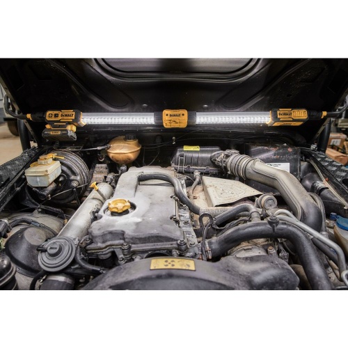Аккумуляторный подкапотный фонарь DEWALT DCL045, 12/18 В, 1700 лм, без АКБ и ЗУ (DCL045-XJ) фото 3 Аккумуляторный подкапотный фонарь DEWALT DCL045, 12/18 В, 1700 лм, без АКБ и ЗУ (DCL045-XJ) фото 3