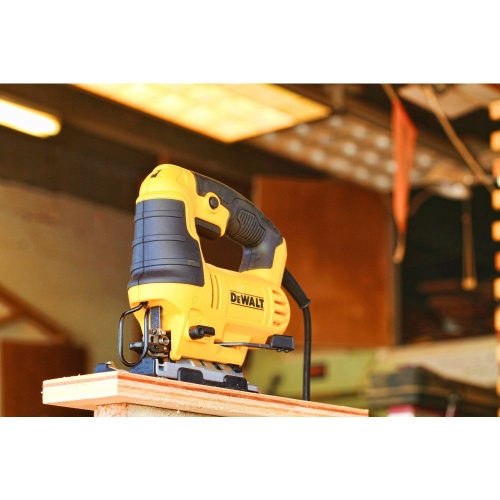 Лобзик DEWALT DWE349, 650 Вт, 3200 ход/мин, 20 мм (DWE349-QS) фото 3 Лобзик DEWALT DWE349, 650 Вт, 3200 ход/мин, 20 мм (DWE349-QS) фото 3
