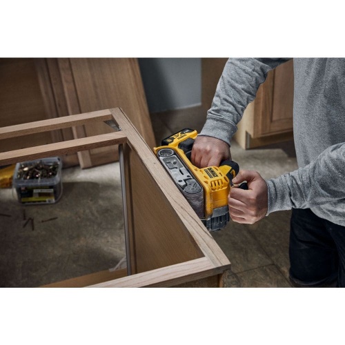 Аккумуляторная ленточная шлифмашина DEWALT DCW220NT, 18 В, без АКБ и ЗУ, в кейсе TSTAK фото 9