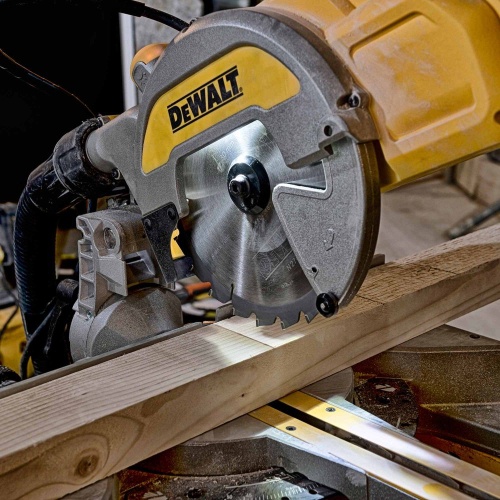 Торцовочная пила DEWALT DWS771, 1550 Вт, 216 мм, 5200 об/мин (DWS771-QS) фото 2 Торцовочная пила DEWALT DWS771, 1550 Вт, 216 мм, 5200 об/мин (DWS771-QS) фото 2