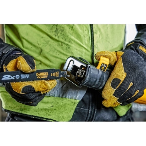 Аккумуляторная сабельная пила DEWALT, 18 В, 2950 ход/мин, c 2 АКБ 4 Ач и ЗУ, в кейсе, (DCS380M2-QW) фото 2