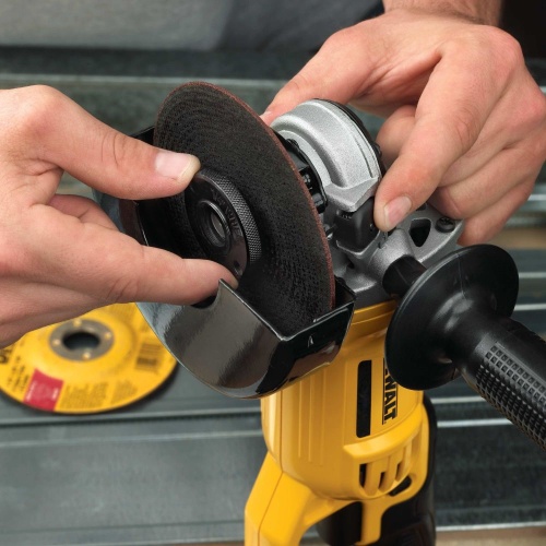 Аккумуляторная угловая шлифмашина DEWALT DCG412NT, 18 В, 125 мм, 7000 об/мин, без АКБ и ЗУ, в кейсе TSTAK (DCG412NT-XJ) фото 5 Аккумуляторная угловая шлифмашина DEWALT DCG412NT, 18 В, 125 мм, 7000 об/мин, без АКБ и ЗУ, в кейсе TSTAK (DCG412NT-XJ) фото 5