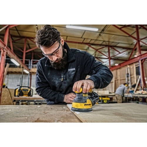 Эксцентриковая шлифмашина DEWALT DWE6423, 280 Вт, 125 мм, 12000 кол/мин (DWE6423-QS) фото 8 Эксцентриковая шлифмашина DEWALT DWE6423, 280 Вт, 125 мм, 12000 кол/мин (DWE6423-QS) фото 8