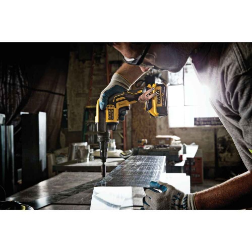 Аккумуляторный шуруповерт DEWALT DCF622B, 20 В, 34 Нм, 2000 об/мин, без АКБ и ЗУ (DCF622B-XJ) фото 2 Аккумуляторный шуруповерт DEWALT DCF622B, 20 В, 34 Нм, 2000 об/мин, без АКБ и ЗУ (DCF622B-XJ) фото 2