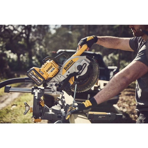 Аккумуляторная торцовочная пила DEWALT DCS727N, 54 В, 250 мм, 4300 об/мин, без АКБ и ЗУ (DCS727N-XJ) фото 7 Аккумуляторная торцовочная пила DEWALT DCS727N, 54 В, 250 мм, 4300 об/мин, без АКБ и ЗУ (DCS727N-XJ) фото 7
