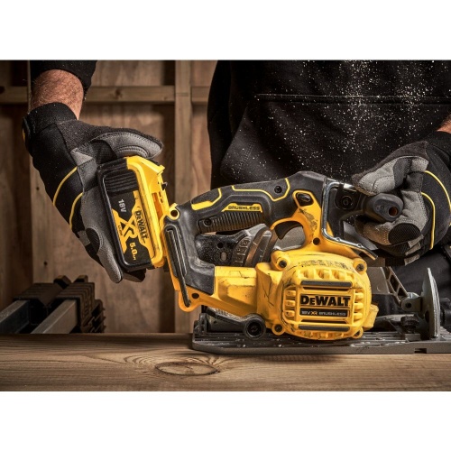 Аккумуляторная дисковая пила DEWALT DCS565N, 18 В, 165 мм, 4950 об/мин, без АКБ и ЗУ (DCS565N-XJ) фото 4 Аккумуляторная дисковая пила DEWALT DCS565N, 18 В, 165 мм, 4950 об/мин, без АКБ и ЗУ (DCS565N-XJ) фото 4