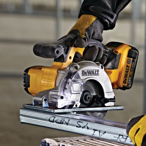 Аккумуляторная дисковая пила DEWALT DCS373P1, 18 В, 140 мм, 3700 об/мин, с АКБ 5 Ач и ЗУ (DCS373P1N-XJ) фото 8 Аккумуляторная дисковая пила DEWALT DCS373P1, 18 В, 140 мм, 3700 об/мин, с АКБ 5 Ач и ЗУ (DCS373P1N-XJ) фото 8