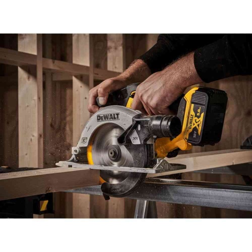 Аккумуляторная дисковая пила DEWALT DCS565P2, 18 В, 165 мм, 4950 об/мин, с 2 АКБ 5 Ач и ЗУ, в кейсе TSTAK (DCS565P2-QW) фото 4 Аккумуляторная дисковая пила DEWALT DCS565P2, 18 В, 165 мм, 4950 об/мин, с 2 АКБ 5 Ач и ЗУ, в кейсе TSTAK (DCS565P2-QW) фото 4