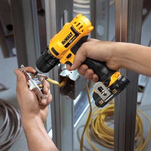 Аккумуляторная дрель-шуруповерт DEWALT DCD710D2, 12 В, 1500 об/мин, с АКБ 2 Ач и ЗУ, в кейсе (DCD710D2-QW) фото 2
