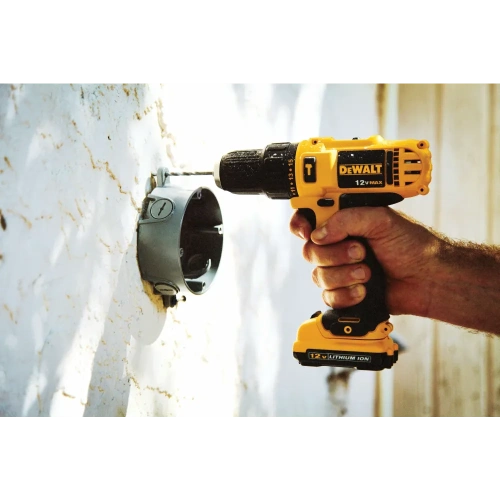 Аккумуляторная ударная дрель-шуруповерт DEWALT DCD716D2, 10.8 В, 1500 об/мин, 22500 уд/мин, с 2 АКБ 2 Ач и ЗУ, в кейсе (DCD716D2-QW) фото 4 Аккумуляторная ударная дрель-шуруповерт DEWALT DCD716D2, 10.8 В, 1500 об/мин, 22500 уд/мин, с 2 АКБ 2 Ач и ЗУ, в кейсе (DCD716D2-QW) фото 4