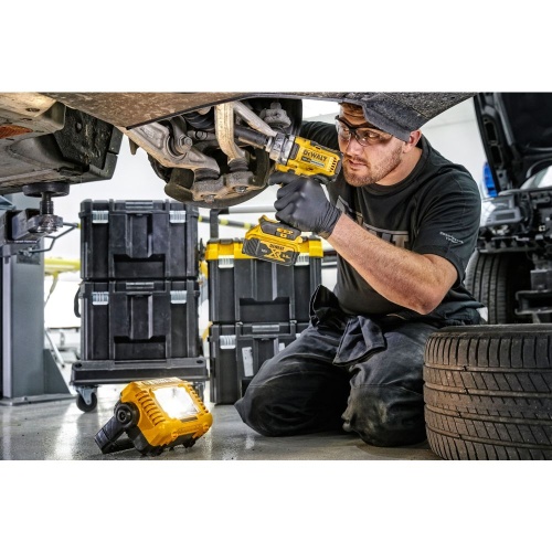 Аккумуляторный фонарь DEWALT DCL077, 12/18 В, 2000 лм, без АКБ и ЗУ (DCL077-XJ) фото 5