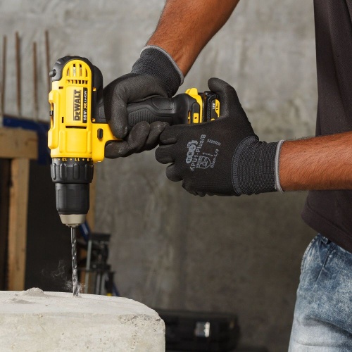 Аккумуляторная дрель-шуруповерт DEWALT DCD771S2, 18 В, 1500 об/мин, с 2 АКБ 1.5 Ач и ЗУ, в сумке (DCD771S2-QW) фото 2