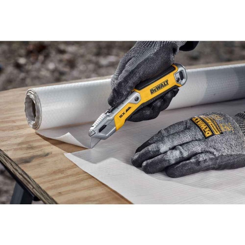 Нож DEWALT DWHT10998-0, с выдвижным лезвием фото 2