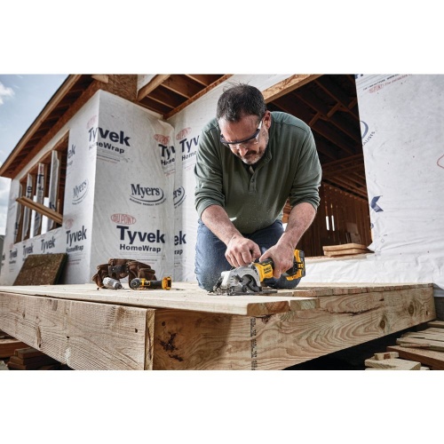Аккумуляторная дисковая пила DEWALT DCS571P1T, 18 В, 115 мм, 4500 об/мин, с АКБ 5 Ач и ЗУ, в кейсе TSTAK (DCS571P1NT-XJ) фото 4 Аккумуляторная дисковая пила DEWALT DCS571P1T, 18 В, 115 мм, 4500 об/мин, с АКБ 5 Ач и ЗУ, в кейсе TSTAK (DCS571P1NT-XJ) фото 4