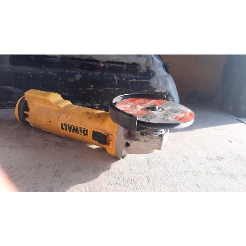 Угловая шлифмашина DEWALT DWE4217KD, 1200 Вт, 125 мм, 11000 об/мин, в кейсе (DWE4217KD-QS) фото 2 Угловая шлифмашина DEWALT DWE4217KD, 1200 Вт, 125 мм, 11000 об/мин, в кейсе (DWE4217KD-QS) фото 2