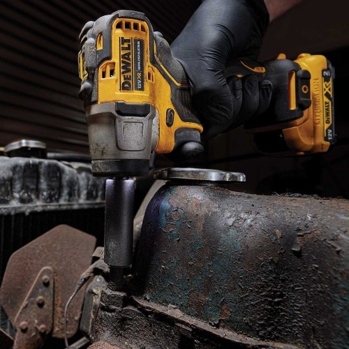 Аккумуляторный компактный импульсный гайковерт DEWALT DCF902D2,10.8 (12) В, 2 Ач, кейс (DCF902D2-QW) фото 4