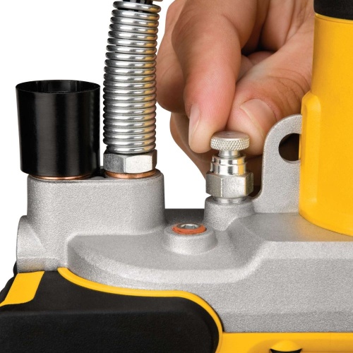 Аккумуляторный смазочный пистолет DEWALT DCGG571M1, 18 В, 690 бар, с АКБ 4 Ач и ЗУ, в кейсе (DCGG571M1-QW) фото 5 Аккумуляторный смазочный пистолет DEWALT DCGG571M1, 18 В, 690 бар, с АКБ 4 Ач и ЗУ, в кейсе (DCGG571M1-QW) фото 5