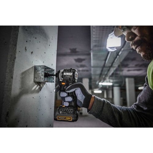 Аккумуляторный шуруповерт DEWALT McLaren Limited Edition DCF85ME2GT, 18 В, 205 Нм, с 2 АКБ 1.7 Ач и ЗУ, в кейсе TSTAK (DCF85ME2GT-QW) фото 4