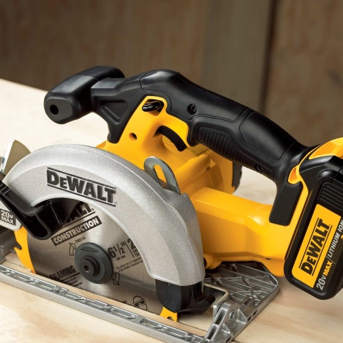 Аккумуляторная дисковая пила DEWALT DCS391P1, 18 В, 165 мм, 5150 об/мин, с АКБ 5 Ач и ЗУ (DCS391P1N-XJ) фото 3 Аккумуляторная дисковая пила DEWALT DCS391P1, 18 В, 165 мм, 5150 об/мин, с АКБ 5 Ач и ЗУ (DCS391P1N-XJ) фото 3