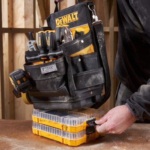Сумка DEWALT TSTAK DWST83541-1, с наплечным ремнем, 9.8 л фото 4 Сумка DEWALT TSTAK DWST83541-1, с наплечным ремнем, 9.8 л фото 4