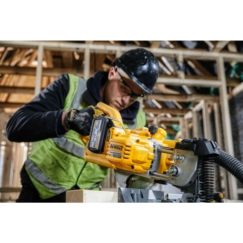 Аккумуляторная торцовочная пила DEWALT DCS777N, 54 В, 216 мм, 6300 об/мин, без АКБ и ЗУ (DCS777N-XJ) фото 7 Аккумуляторная торцовочная пила DEWALT DCS777N, 54 В, 216 мм, 6300 об/мин, без АКБ и ЗУ (DCS777N-XJ) фото 7