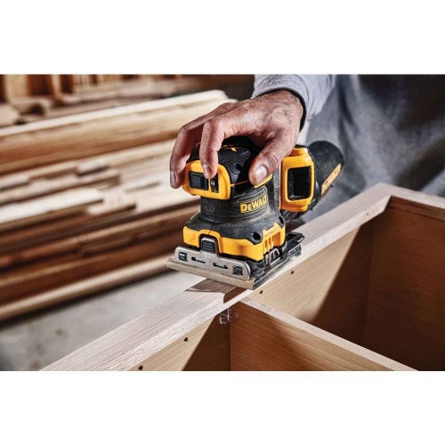Аккумуляторная плоскошлифовальная машина DEWALT DCW200B, 20 В, 13500 кол/мин, без АКБ и ЗУ (DCW200B-XJ) фото 9 Аккумуляторная плоскошлифовальная машина DEWALT DCW200B, 20 В, 13500 кол/мин, без АКБ и ЗУ (DCW200B-XJ) фото 9