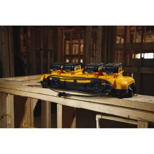 Зарядное устройство DEWALT DCB104, 12/14.4/18/54 В, 4х8 А (DCB104-QW) фото 4