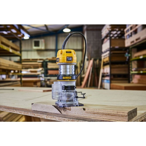 Кромочный фрезер DEWALT D26200, 900 Вт, 27000 об/мин, 55 мм (D26200-QS) фото 4 Кромочный фрезер DEWALT D26200, 900 Вт, 27000 об/мин, 55 мм (D26200-QS) фото 4