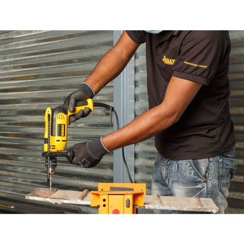 Ударная дрель DEWALT DWD024, 650 Вт, 2800 об/мин, 47600 уд/мин (DWD024-QS) фото 5 Ударная дрель DEWALT DWD024, 650 Вт, 2800 об/мин, 47600 уд/мин (DWD024-QS) фото 5