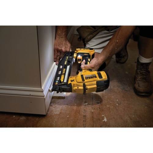 Аккумуляторный шпилькозабивной пистолет DEWALT DCN660P2, 18 В, 48 Дж, c 2 АКБ 5 Ач, ЗУ, в сумке фото 8