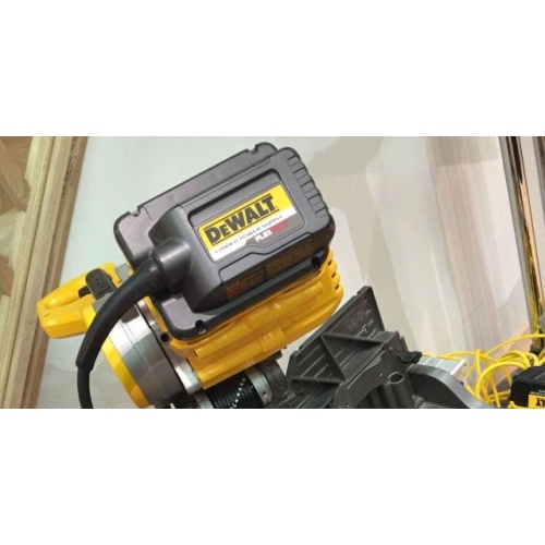 Сетевой адаптер DEWALT, для подключения аккумуляторной пилы DHS780N к электросети, DCB500 фото 2 Сетевой адаптер DEWALT, для подключения аккумуляторной пилы DHS780N к электросети, DCB500 фото 2