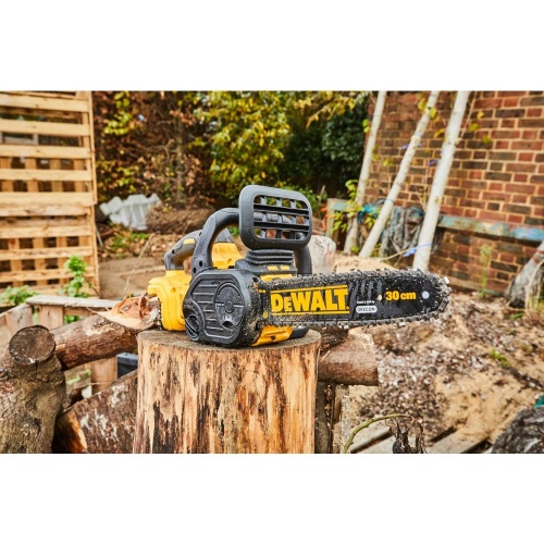 Аккумуляторная цепная пила DEWALT DCM565N, 18 В, 30 см, 7.7 м/с, без АКБ и ЗУ (DCM565N-XJ) фото 4 Аккумуляторная цепная пила DEWALT DCM565N, 18 В, 30 см, 7.7 м/с, без АКБ и ЗУ (DCM565N-XJ) фото 4