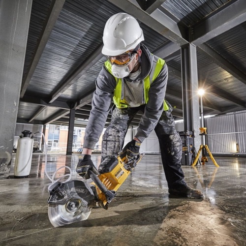 Аккумуляторная отрезная машина DEWALT DCS691N, 54 В, 230 мм, 6600 об/мин, без АКБ и ЗУ (DCS691N-XJ) фото 3