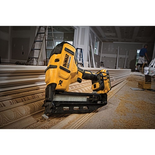 Аккумуляторный шпилькозабивной пистолет DEWALT DCN660P2, 18 В, 48 Дж, c 2 АКБ 5 Ач, ЗУ, в сумке фото 9