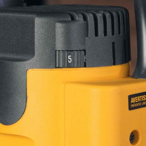 Вертикальный фрезер DEWALT DW621KT, 1100 Вт, 24000 об/мин, 55 мм, в кейсе TSTAK (DW621KT-QS) фото 9 Вертикальный фрезер DEWALT DW621KT, 1100 Вт, 24000 об/мин, 55 мм, в кейсе TSTAK (DW621KT-QS) фото 9