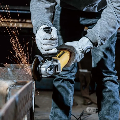 Угловая шлифмашина DEWALT DWE4207K, 1010 Вт, 125 мм, 11000 об/мин, в кейсе (DWE4207K-QS) фото 2 Угловая шлифмашина DEWALT DWE4207K, 1010 Вт, 125 мм, 11000 об/мин, в кейсе (DWE4207K-QS) фото 2