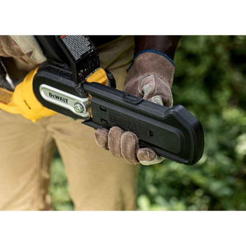 Аккумуляторная цепная пила DEWALT DCMPS520P1, 18 В, 20 см, 8.6 м/с, с АКБ 5 Ач и ЗУ (DCMPS520P1-QW) фото 2 Аккумуляторная цепная пила DEWALT DCMPS520P1, 18 В, 20 см, 8.6 м/с, с АКБ 5 Ач и ЗУ (DCMPS520P1-QW) фото 2
