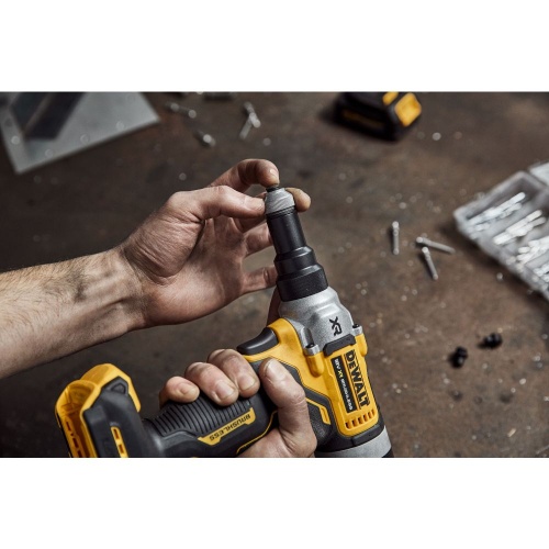 Аккумуляторный заклепочный пистолет DEWALT DCF414NT, 18 В, в кейсе TSTAK (DCF414NT-XJ) фото 4 Аккумуляторный заклепочный пистолет DEWALT DCF414NT, 18 В, в кейсе TSTAK (DCF414NT-XJ) фото 4