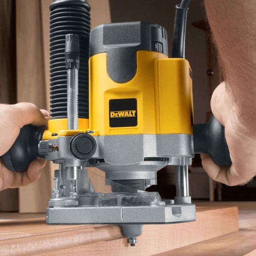 Вертикальный фрезер DEWALT DW621KT, 1100 Вт, 24000 об/мин, 55 мм, в кейсе TSTAK (DW621KT-QS) фото 3 Вертикальный фрезер DEWALT DW621KT, 1100 Вт, 24000 об/мин, 55 мм, в кейсе TSTAK (DW621KT-QS) фото 3