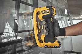 DEWALT® предлагает выбор передовых ручных инструментов и аксессуаров