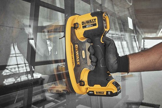 DEWALT® предлагает выбор передовых ручных инструментов и аксессуаров