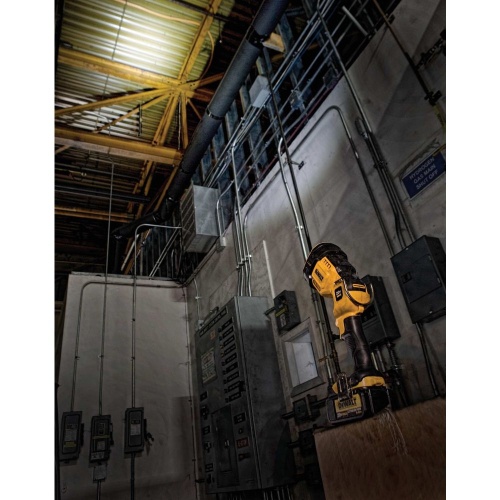 Аккумуляторный фонарь DEWALT DCL043, 18 В, 1000 лм, без АКБ и ЗУ (DCL043-XJ) фото 2