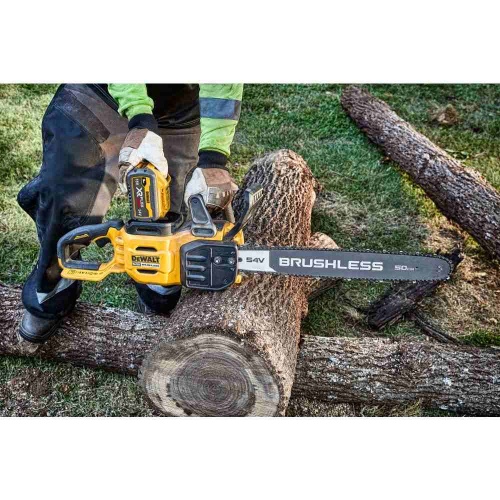 Аккумуляторная цепная пила DEWALT DCMCS575N, 54 В, 50 см, 15 м/с, без АКБ и ЗУ (DCMCS575N-XJ) фото 2 Аккумуляторная цепная пила DEWALT DCMCS575N, 54 В, 50 см, 15 м/с, без АКБ и ЗУ (DCMCS575N-XJ) фото 2